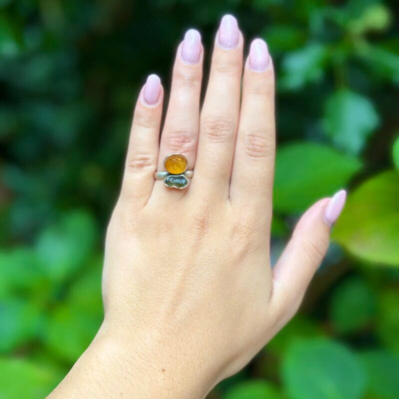 * rare! * MOLDAVITE & Copal Ring