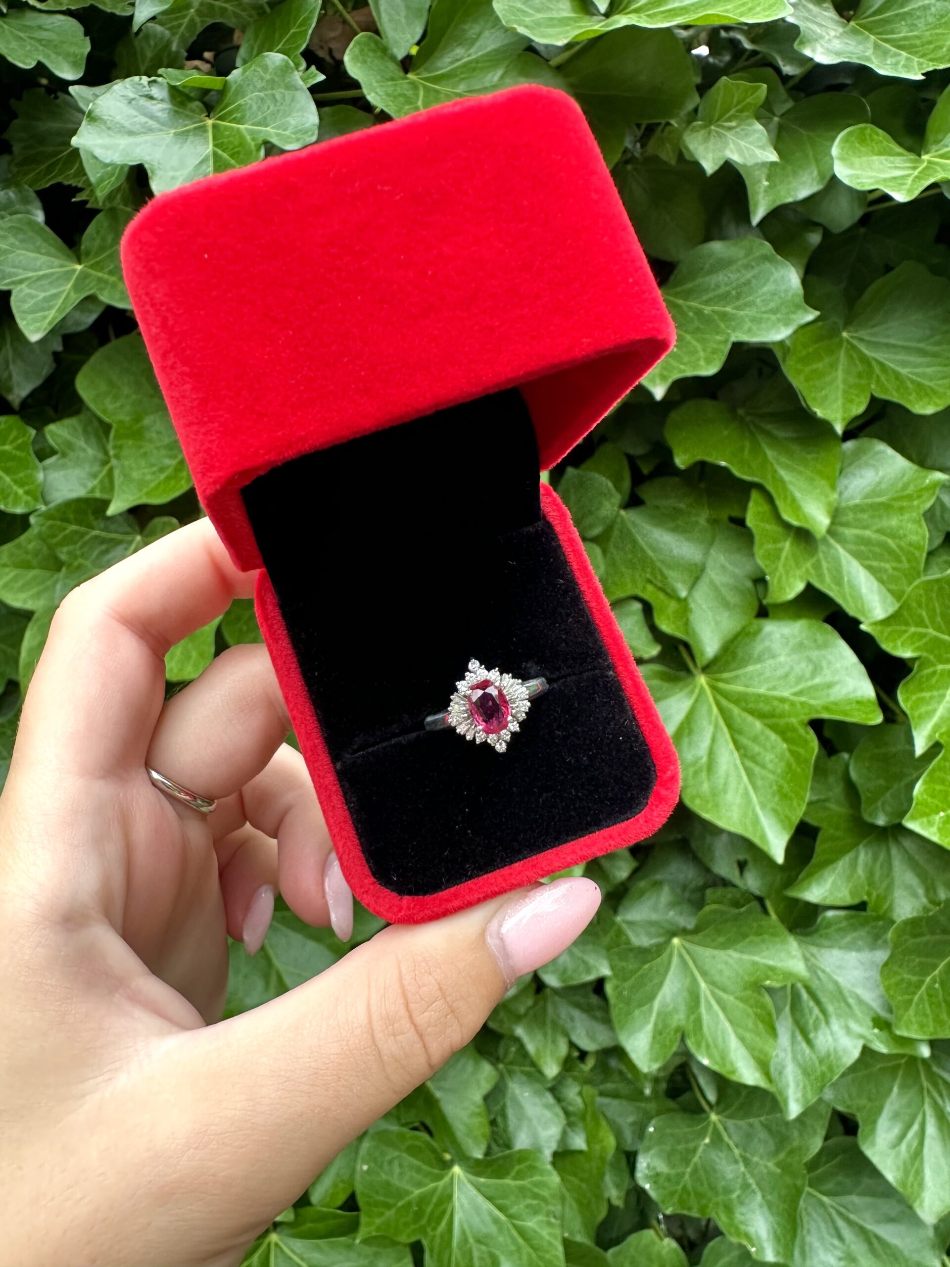 *Luxury Ring Gift Box -Ruby Red*