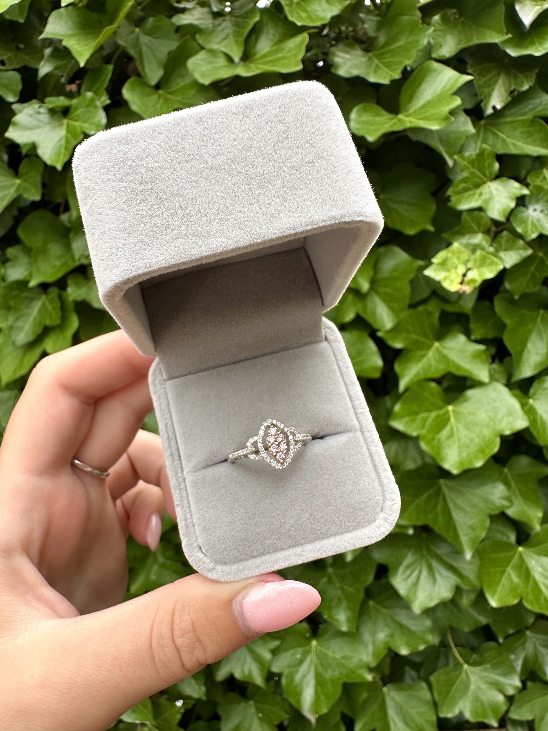 *Luxury Ring Gift Box -Pink & Grey* - Image 2
