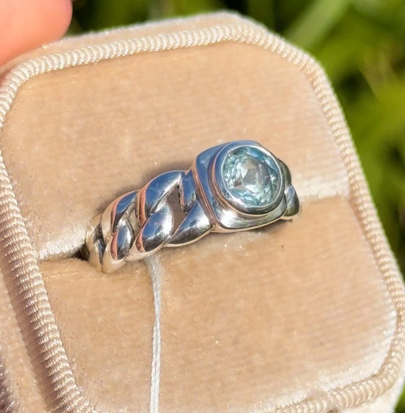Chain Design Blue Topaz Ring - Image 3
