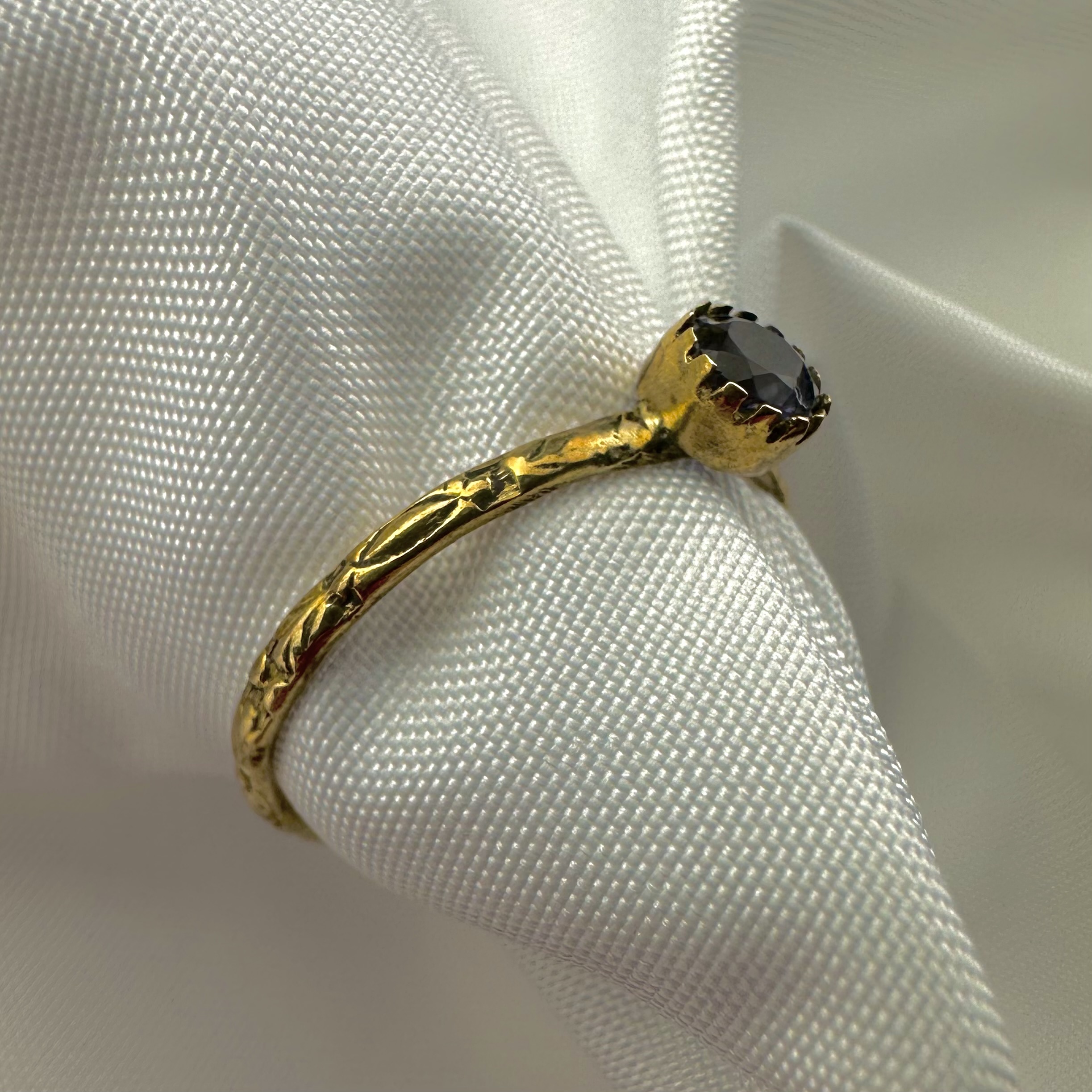 Iolite Ring - 18K - Image 4