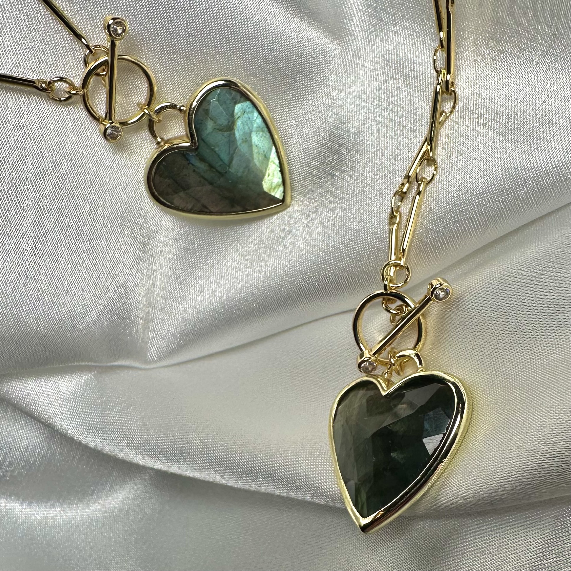 ✨ 18k Gold-Plated Labradorite Faceted Heart Necklace ✨ - Image 2