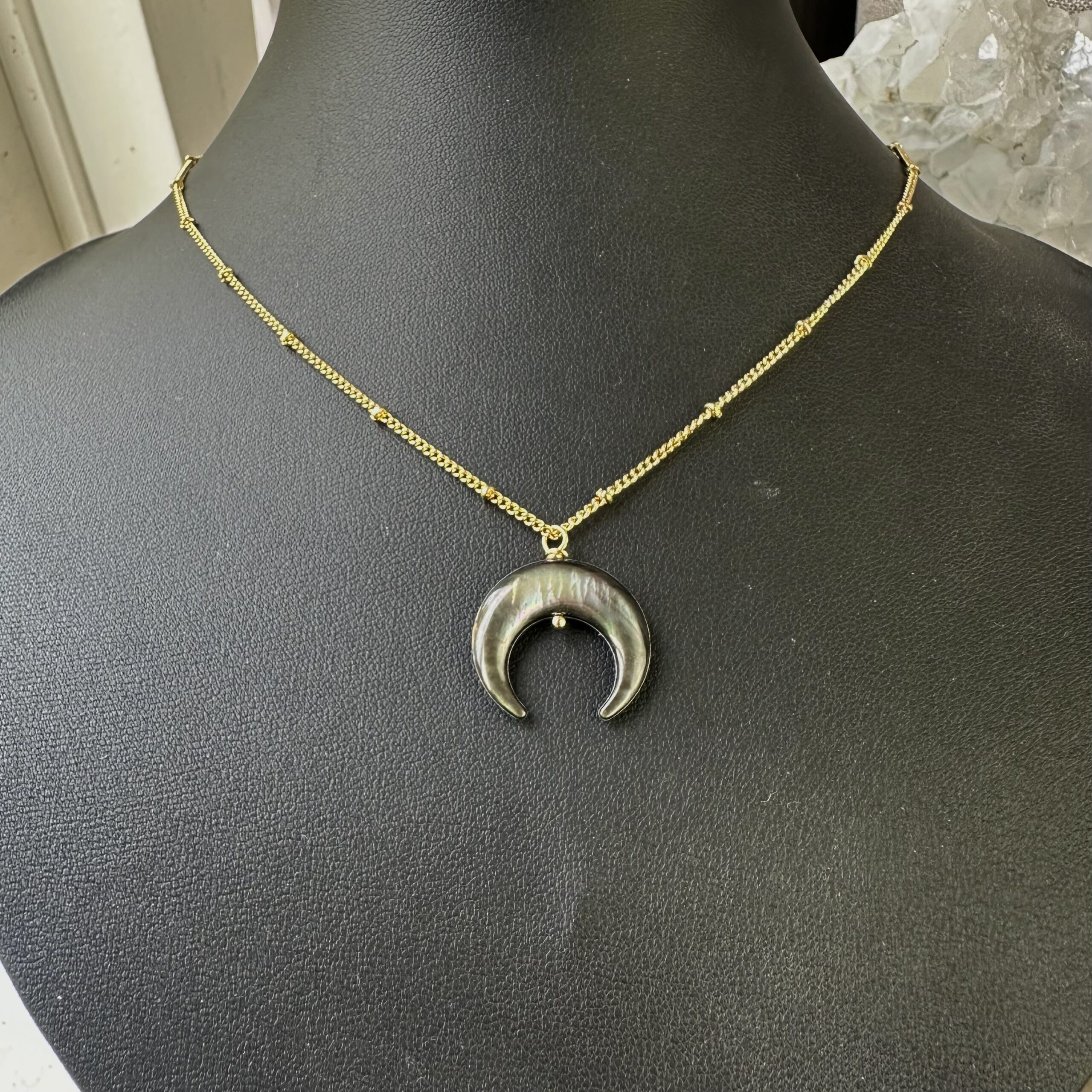 🌙 Luna Necklace – Dark Feminine Energy 🌙