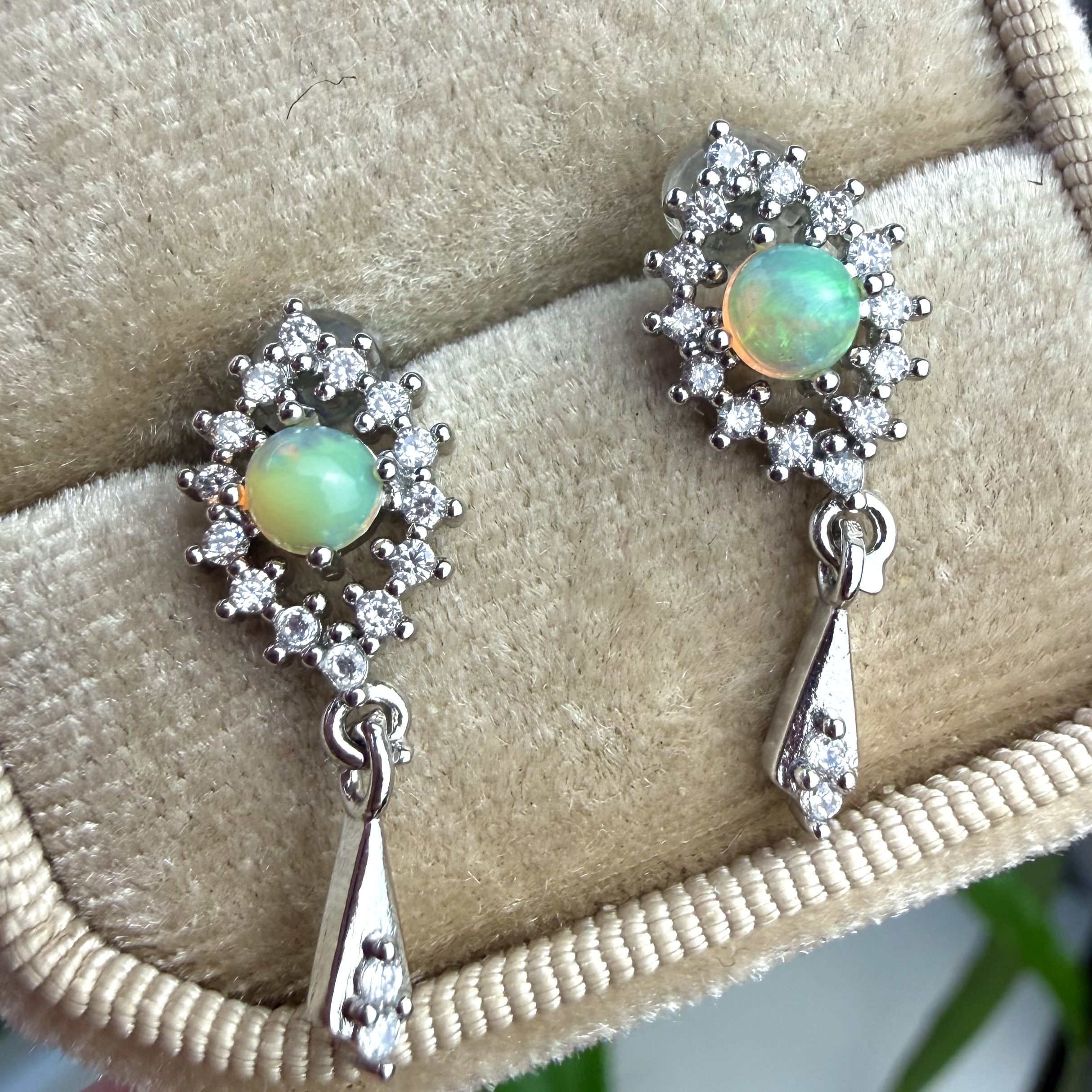 Classy Opal Earstuds