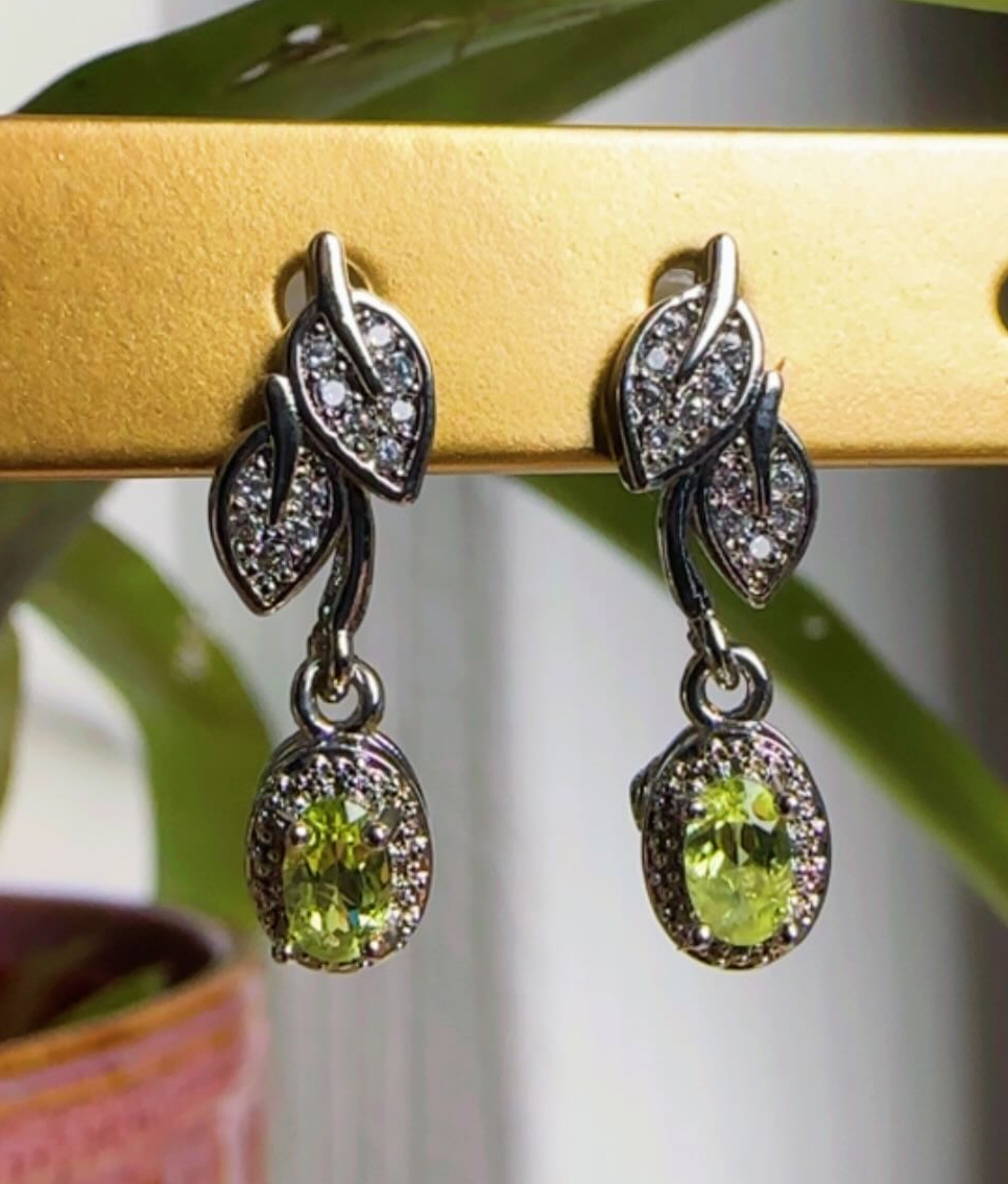 Vine Peridot Earstuds