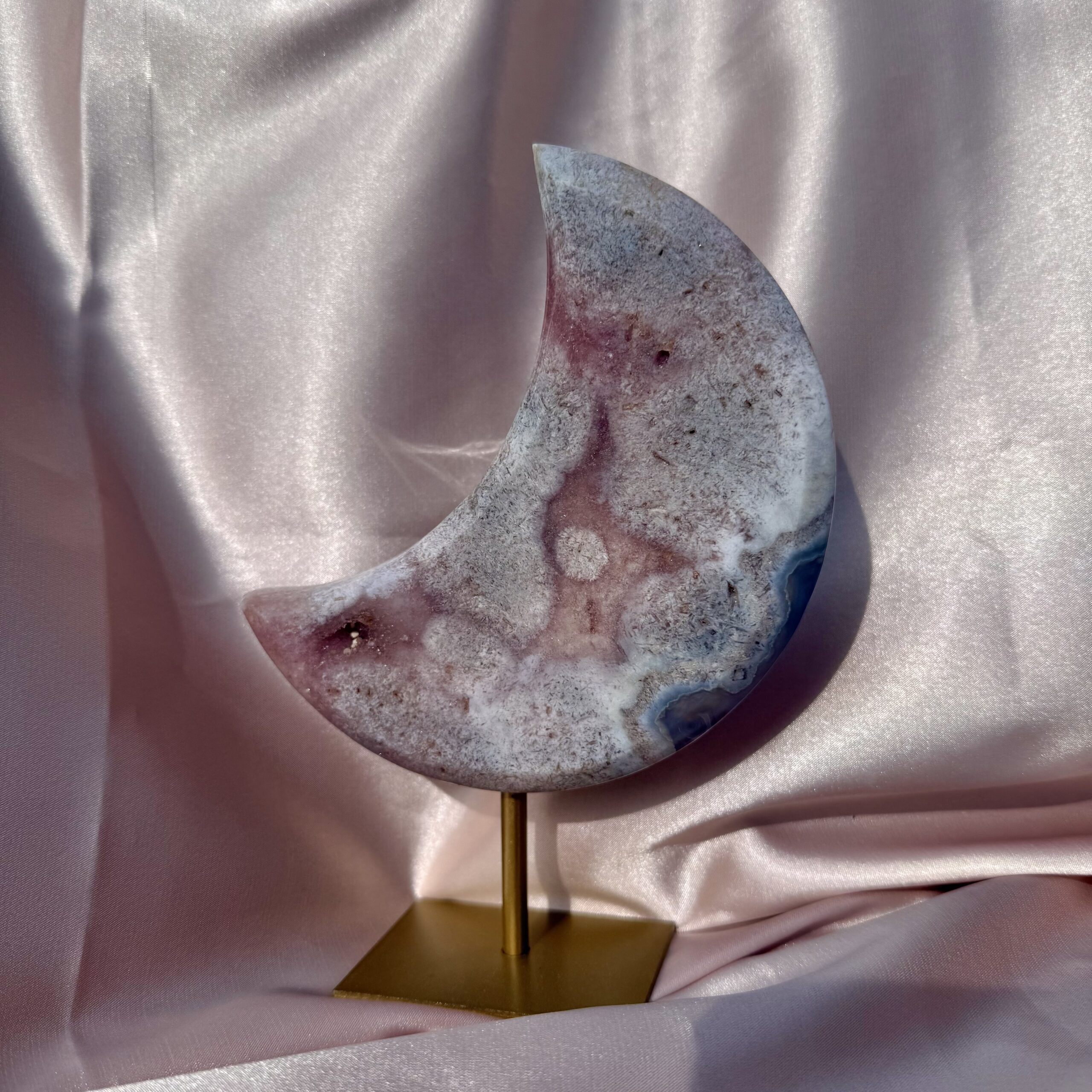 STATEMENT PIECE! ⋆.˚🦋༘⋆ Periwinkle Blue & Pink Amethyst Moon on stand🌸˚˖⋆