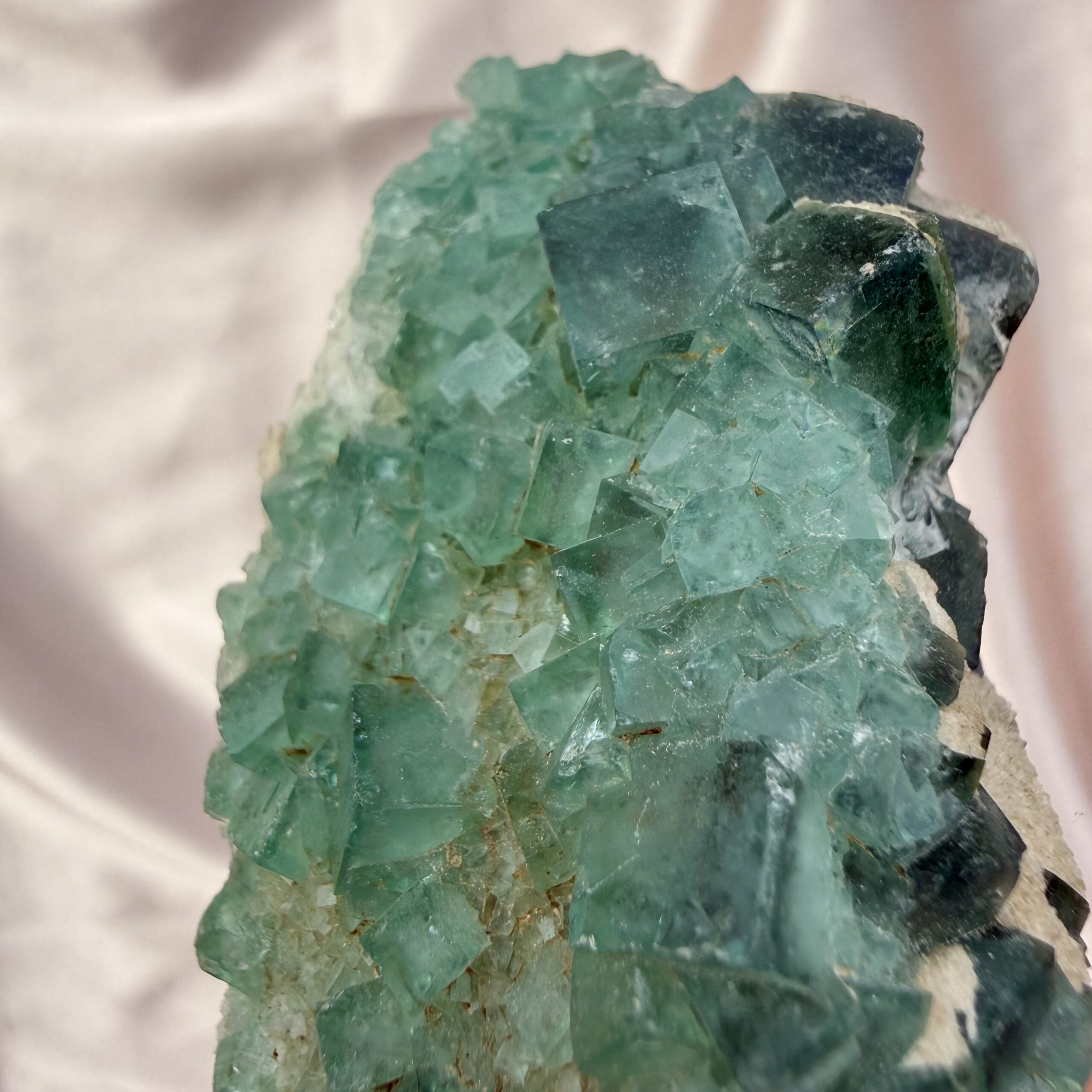 UV Reactive Fluorite Cluster - Image 4