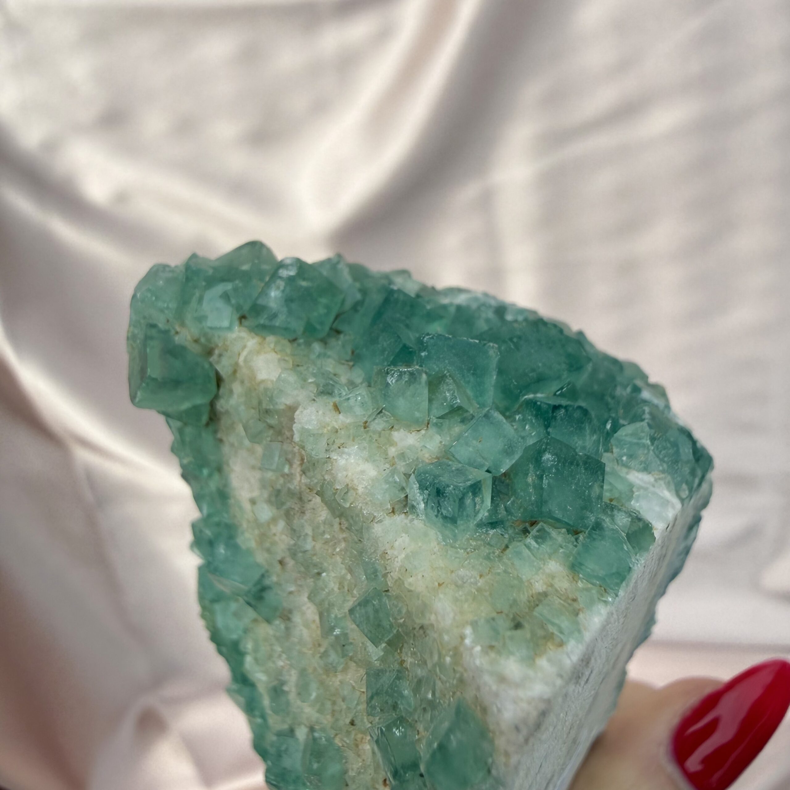 UV Reactive Fluorite Cluster - Image 2