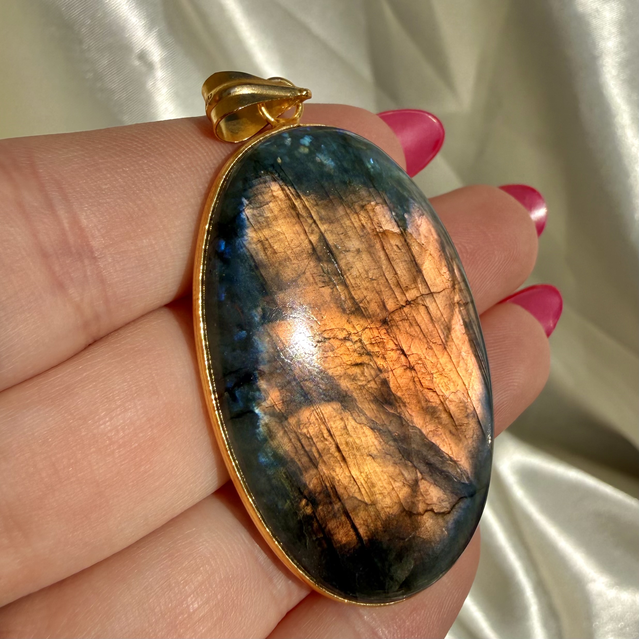Pink Sunset Labradorite Pendant Gold