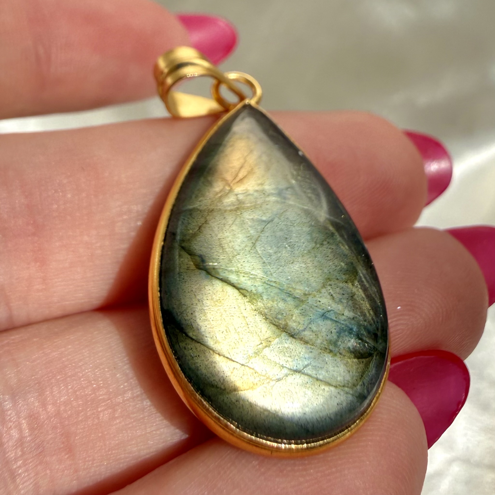Labradorite Pendant Gold