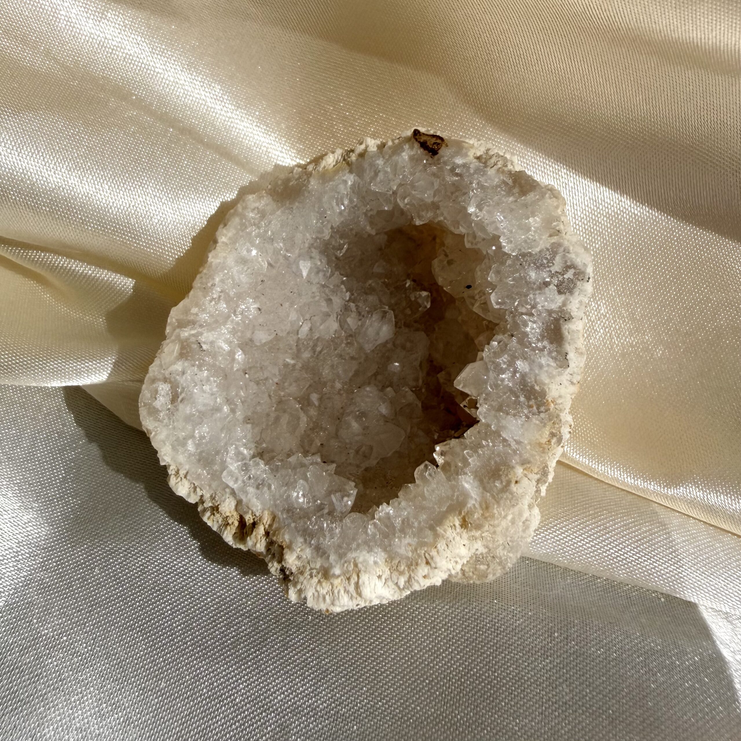 Sparkly Quartz Geode - Image 2