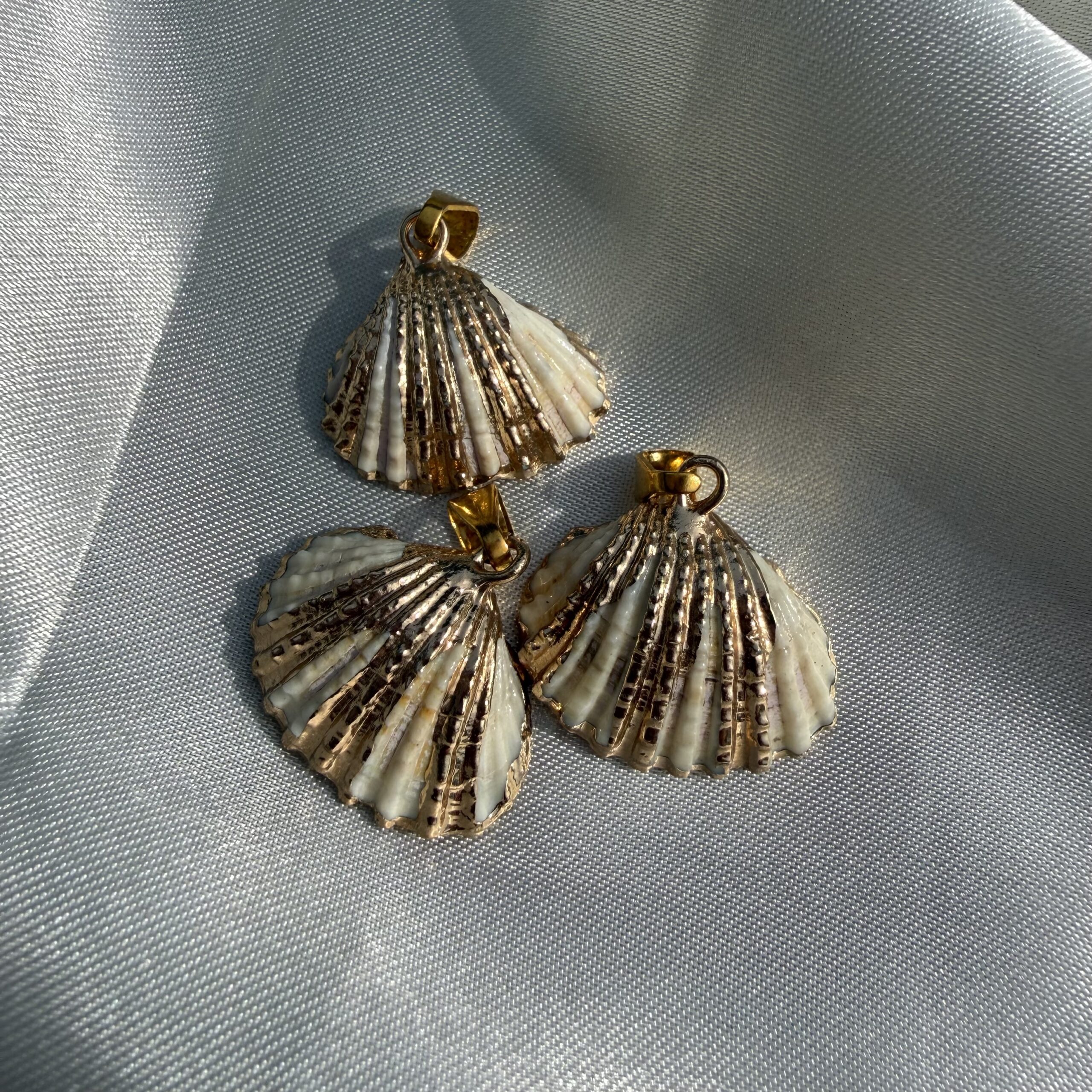 Shell Pendant Gold - Image 2