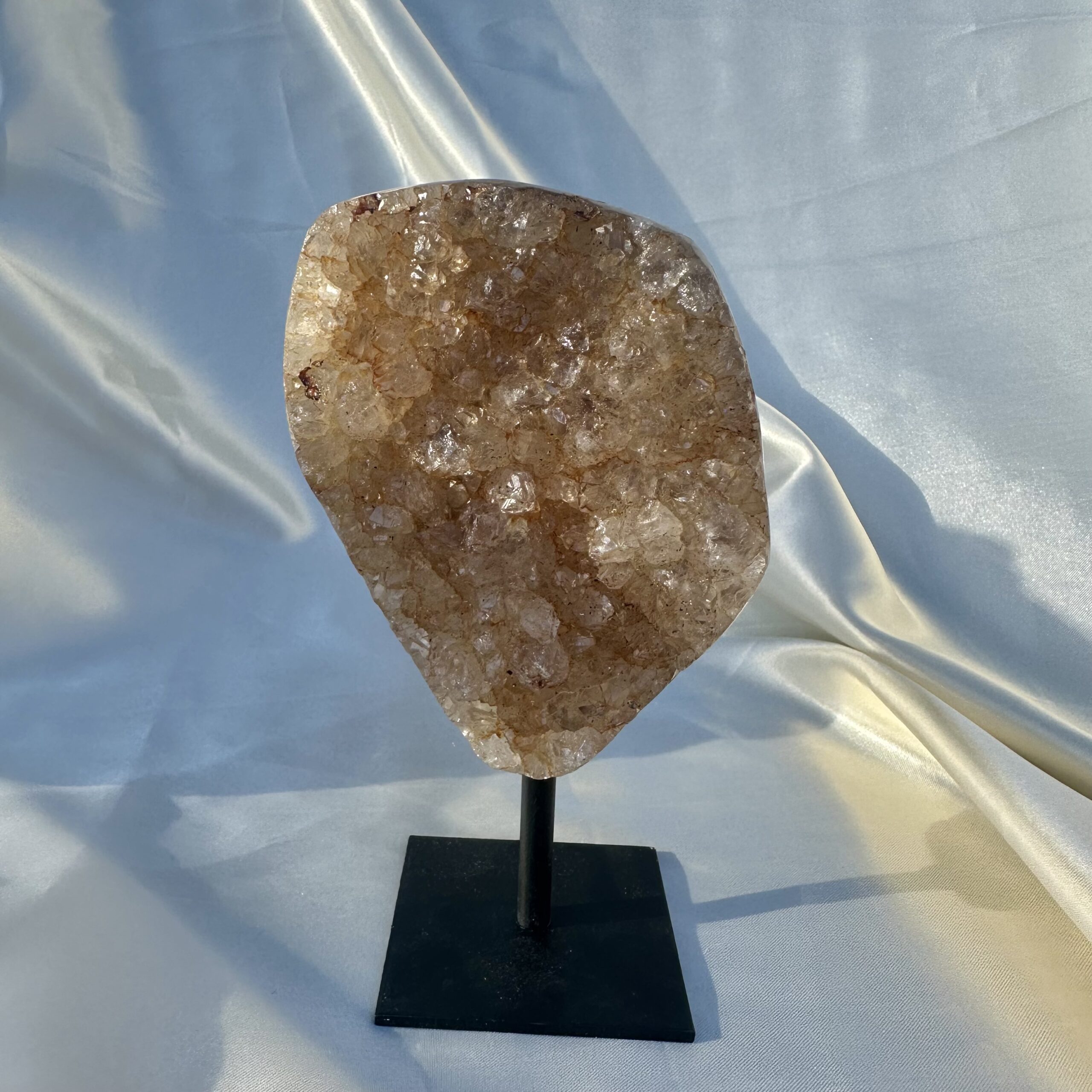 Vanilla Agate on Stand – Soft Sparkle & Natural Harmony