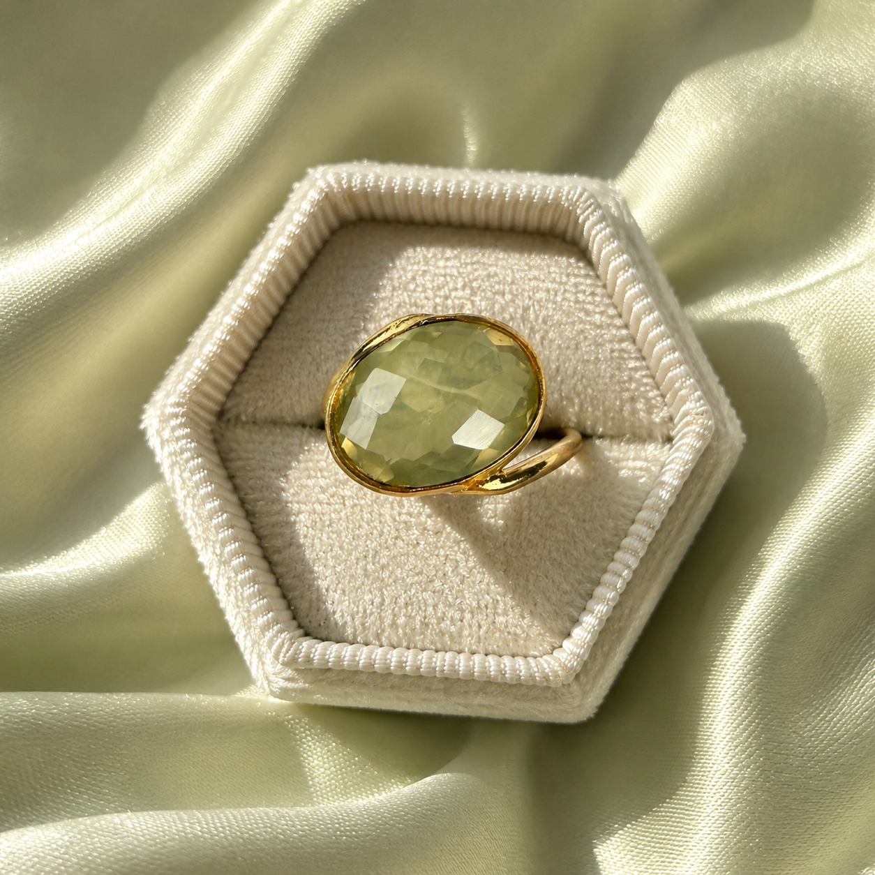 Prehnite Ring 18K