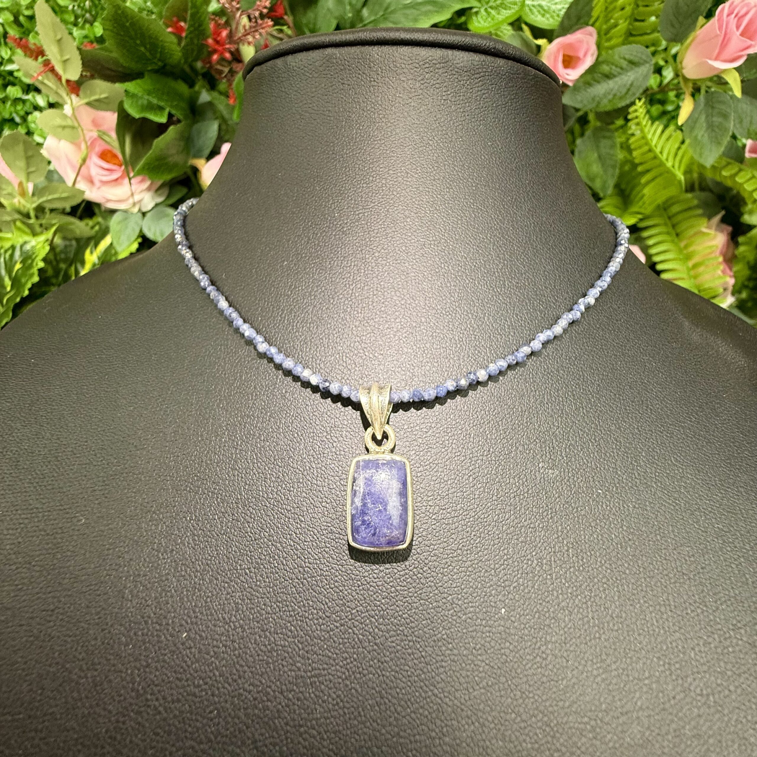 Faceted Sodalite Crystal Collier - Image 2