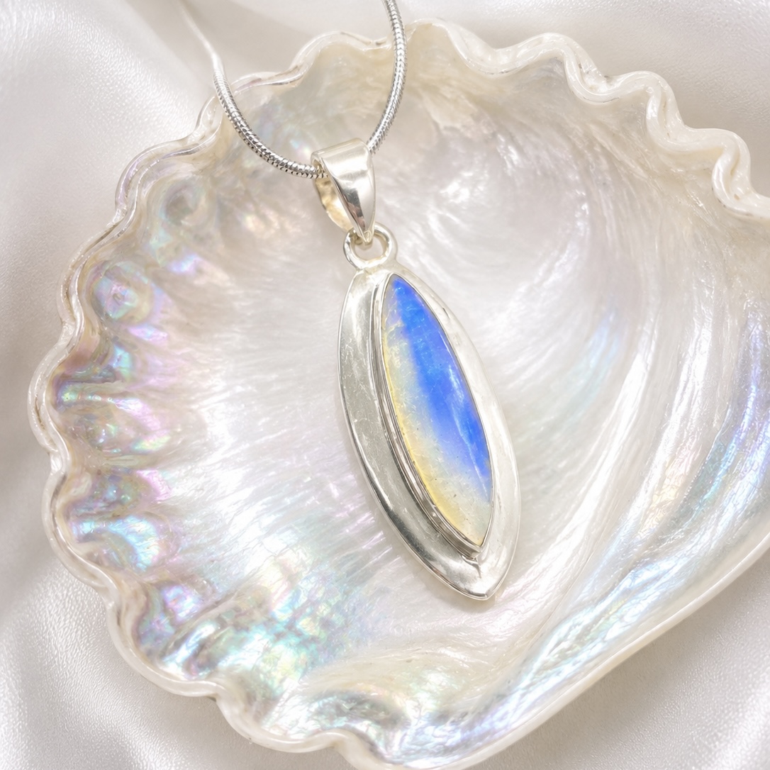 Celestial Rainbow Moonstone Collier