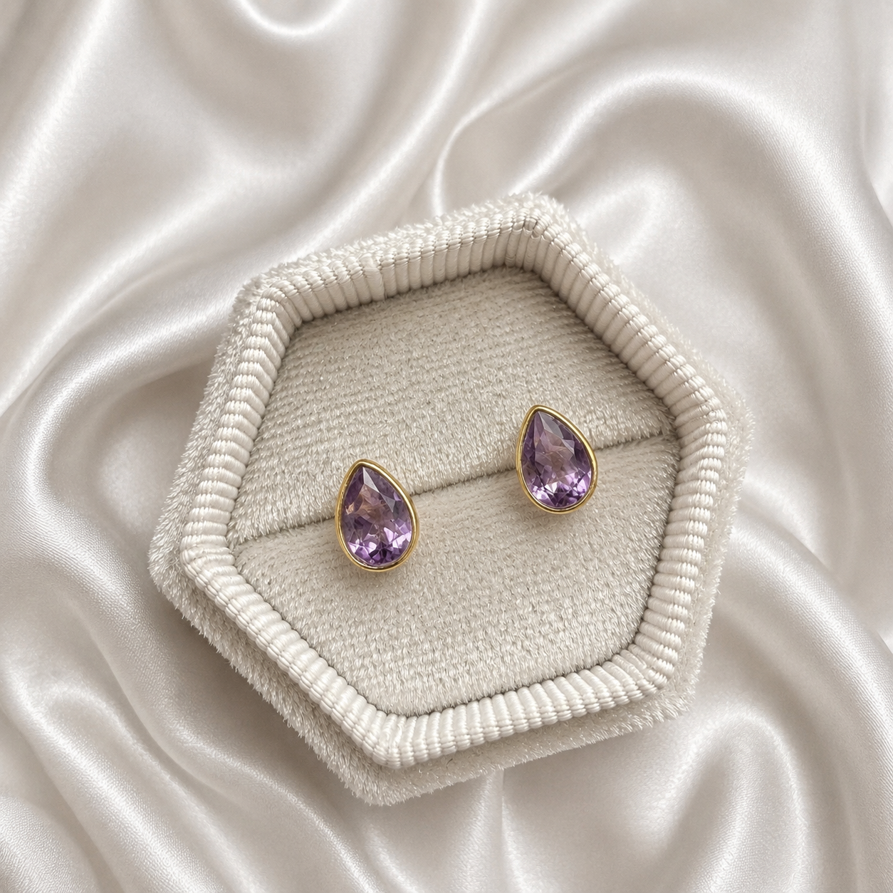 Amethyst Pear Earstuds Gold