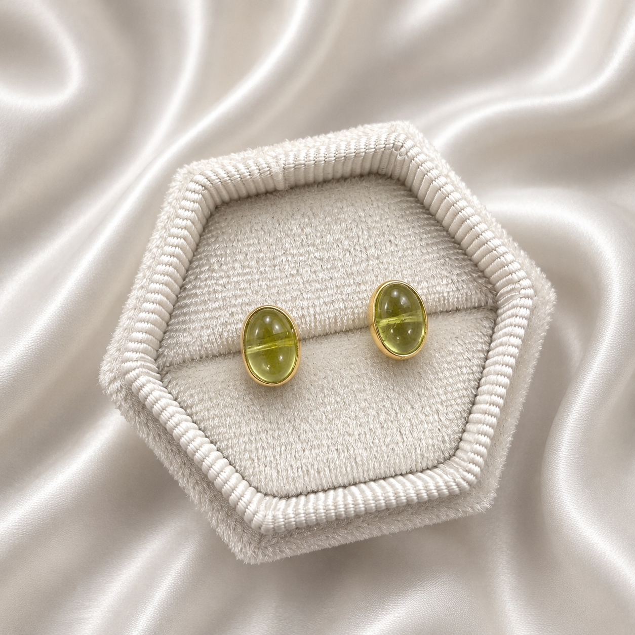 Peridot Earstuds Gold