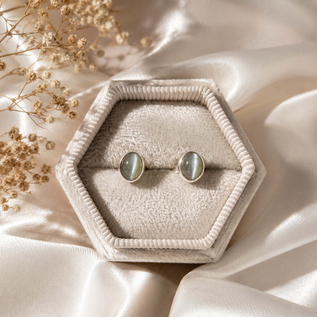Natural Cats Eye Chrysoberyl Earstuds