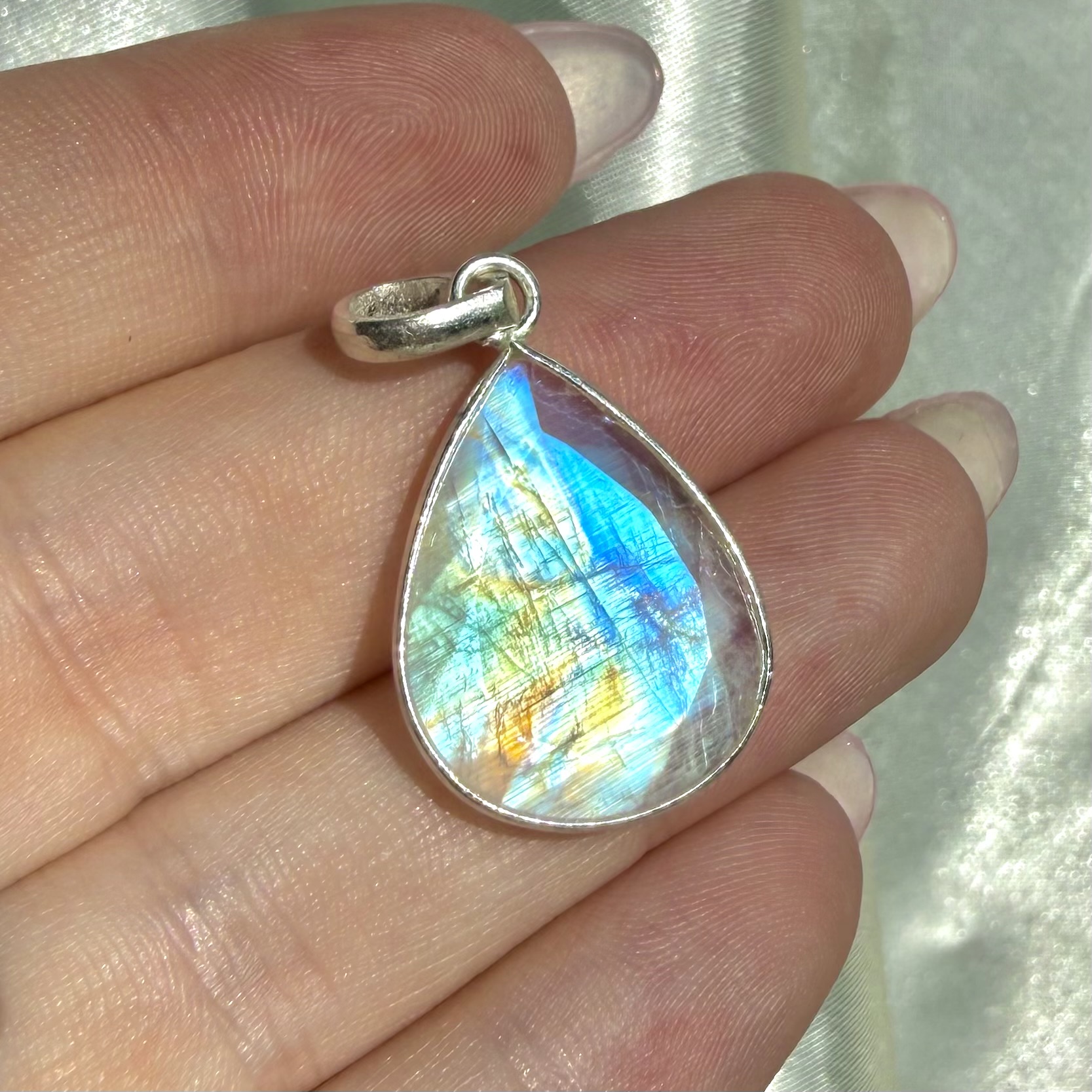 Best Quality Faceted Rainbow Moonstone Pendant - Image 2